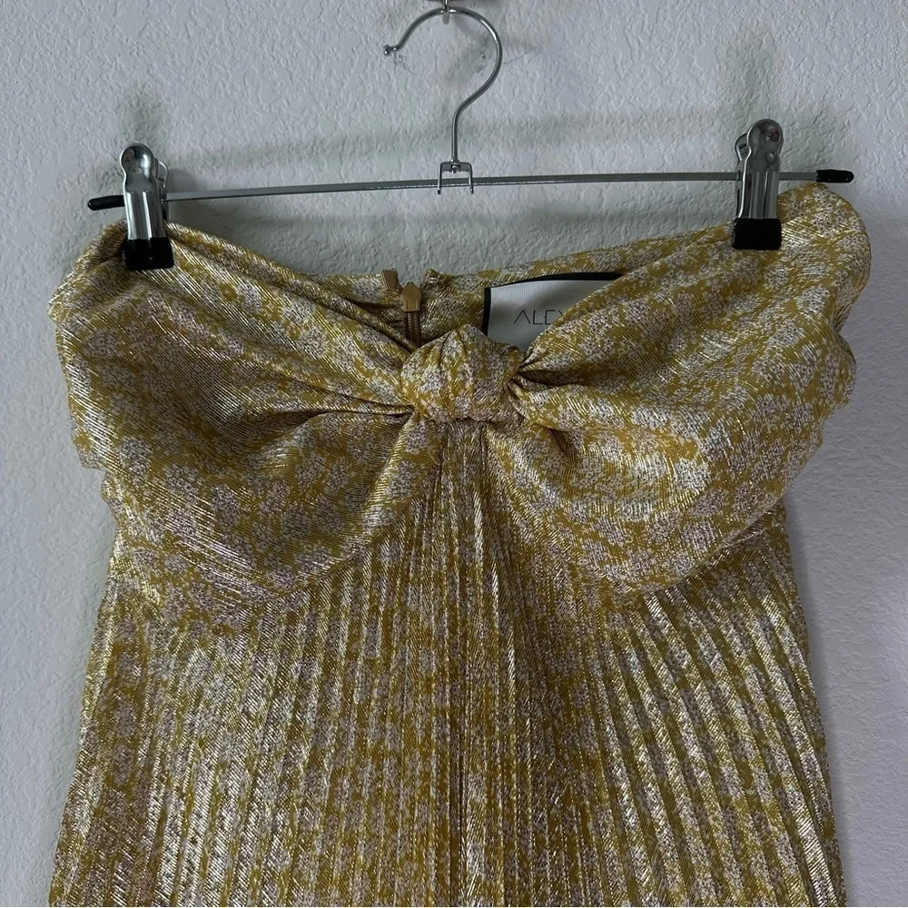 Alexis Joya Pleated Strapless Gown Maxi Dress
Metallic Gold Lame Rare SZ S - Picture 5 of 11